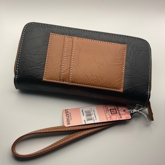 Stone Mountain Black and Tan Leather Wallet - NWT - Picture 2 of 10